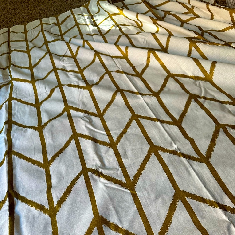 Shower Curtain (72x70)